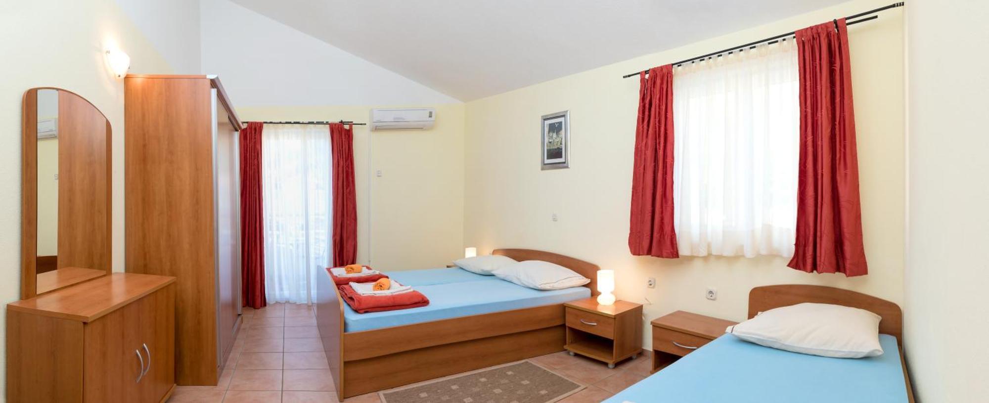 Apartments Vila Adrijana & Fitness Studio Wolf Bv Baška Voda Buitenkant foto