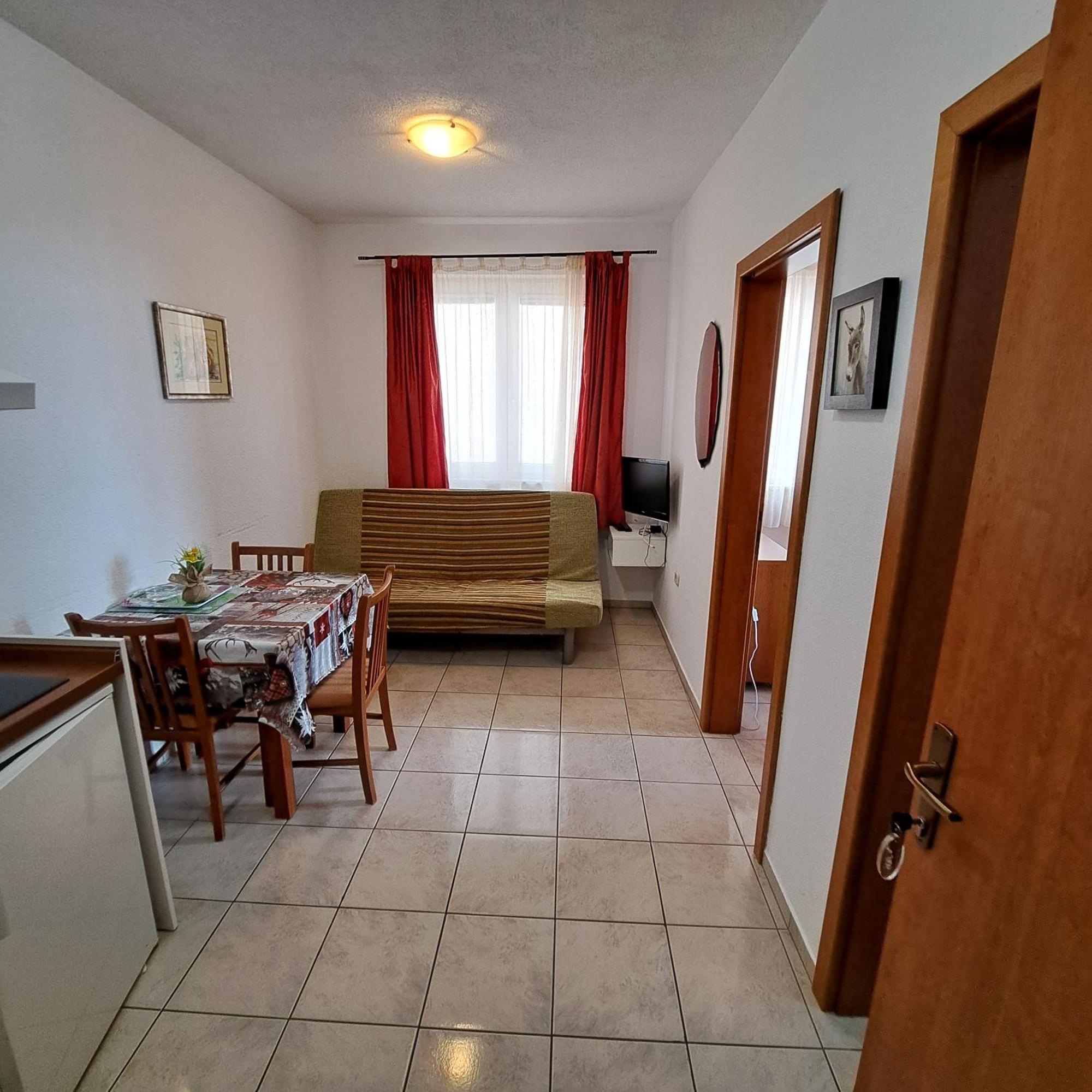 Apartments Vila Adrijana & Fitness Studio Wolf Bv Baška Voda Kamer foto